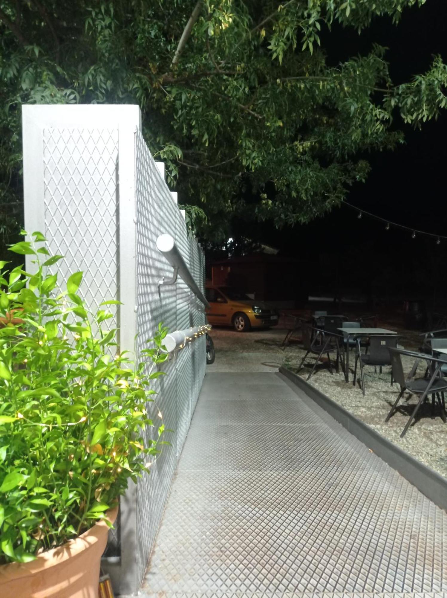 Albergue & Cafeteria Via De La Plata Hervás Exterior foto